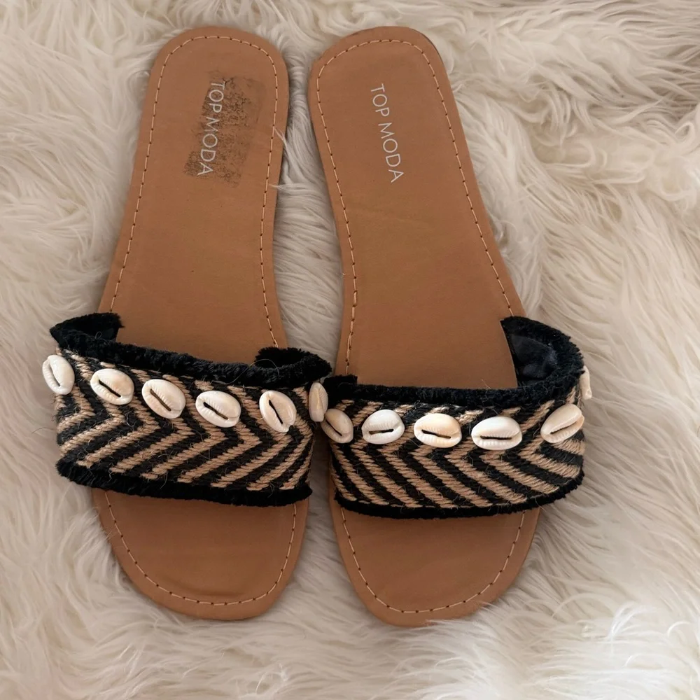 Seashell sandals - Picture 2 of 3